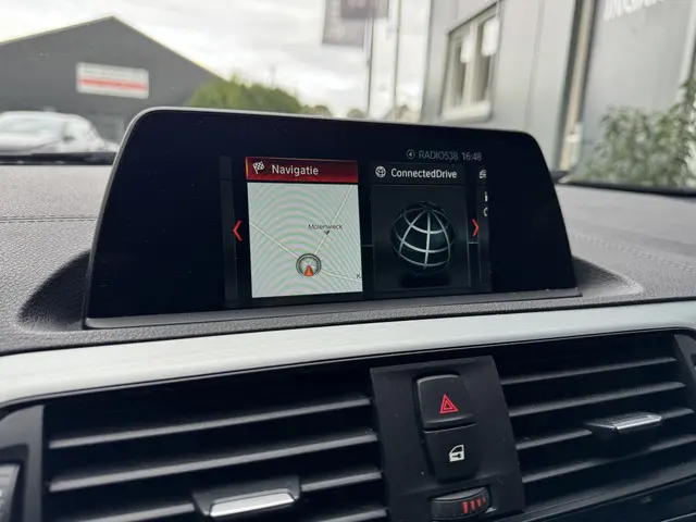 BMW 1 Serie 118i 136pk Automaat Executive 2019 Benzine 25