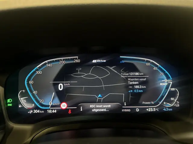 BMW 3 Serie Touring 330e M-Sport 2021 Hybride Benzine 8