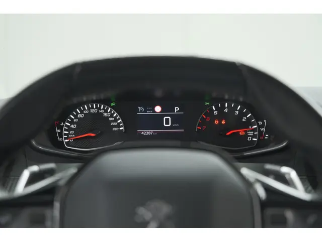 Peugeot 2008 PureTech 130 EAT8 Allure 2021 Benzine 42