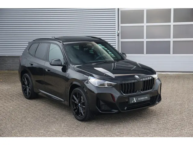 BMW X1 sDrive20i 170pk M-Sport Black Ed. 2023 Benzine 22