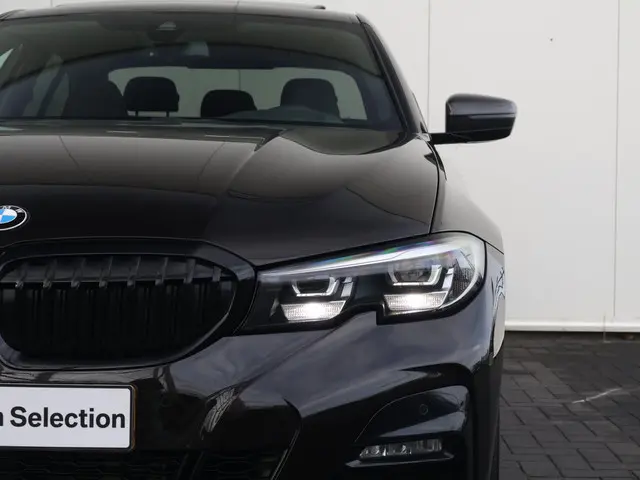 BMW 3 Serie 320i Executive Edition 2021 Benzine 6