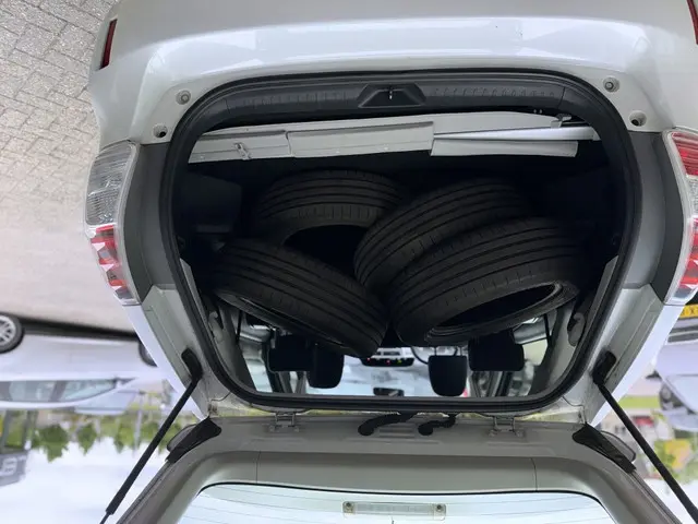Toyota Prius 7 persoon + 1.8 Comfort 2017 Hybride Benzine 18