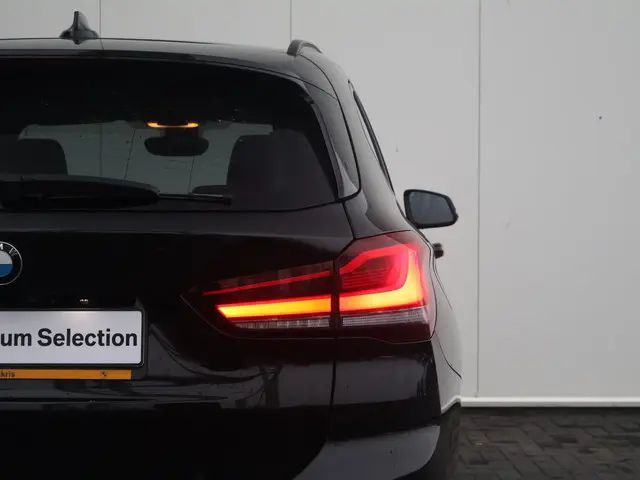 BMW X1 sDrive20i High Executive 2020 Benzine 12