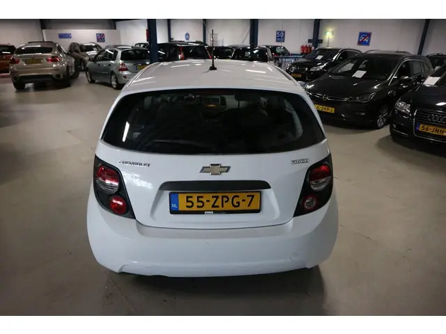 Chevrolet Aveo 1.2 LS / AIRCO / 5 DEURS / WHITE ! ! ! 2013 Benzine 7