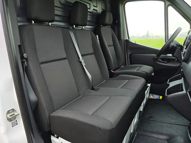 Mercedes-Benz Sprinter 317 1.9 CDI L2 H2 RWD 2022 Diesel 12