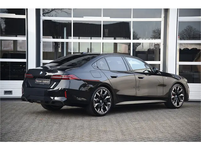 BMW 5 Serie 520i M-Sport 2024 Benzine 4