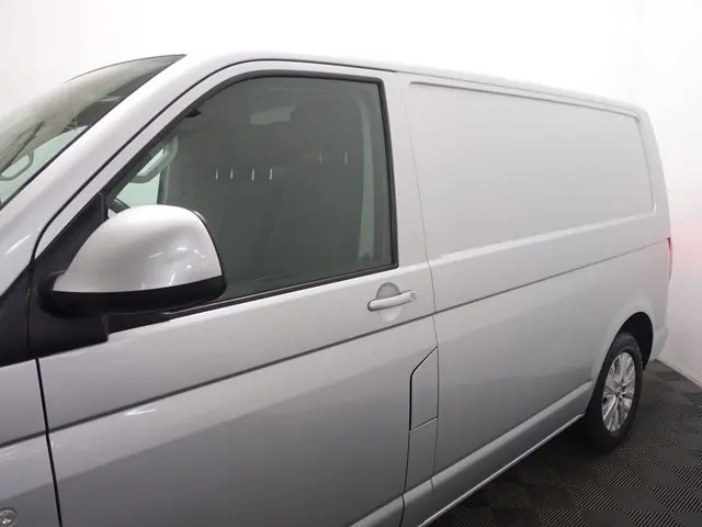 Volkswagen Transporter 2.0 TDI L1 Highline- 2015 Diesel 18
