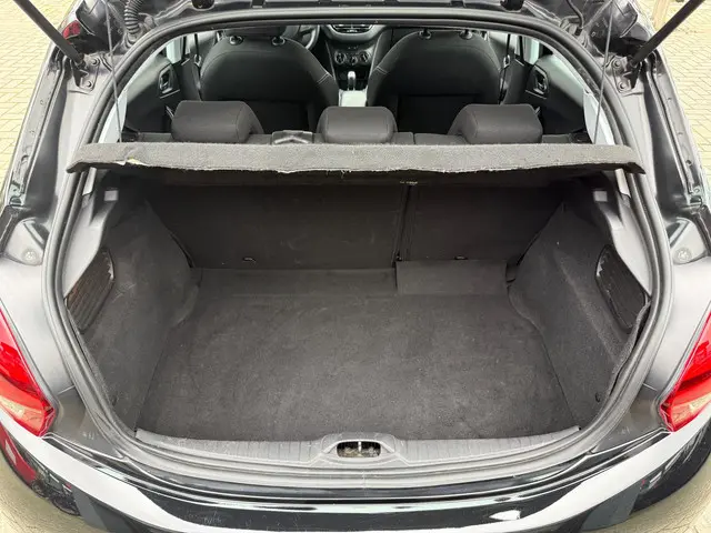 Peugeot 208 1.2 PureTech Blue Lease 2016 Benzine 10