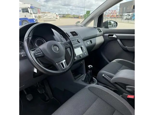 Volkswagen Touran 1.2 TSI Highline 7 Persoon 2012 Benzine 5