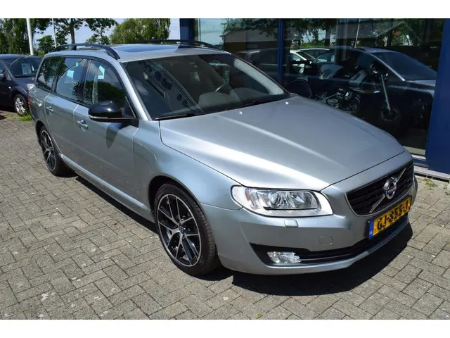 Volvo V70 2.0 T5 Dynamic Edition automaat 2015 Benzine 4