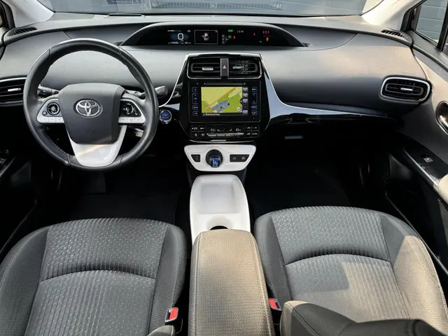 Toyota Prius 1.8 Dynamic 2017 Hybride Benzine 11