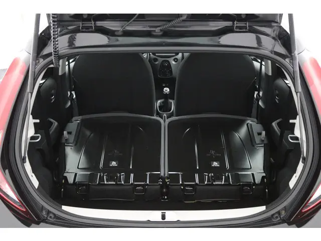 Toyota Aygo 1.0 VVT-i x-play limited 2019 Benzine 26