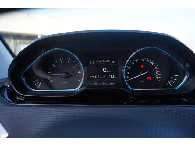 Peugeot 2008 1.2 PureTech Allure 2017 Benzine 8