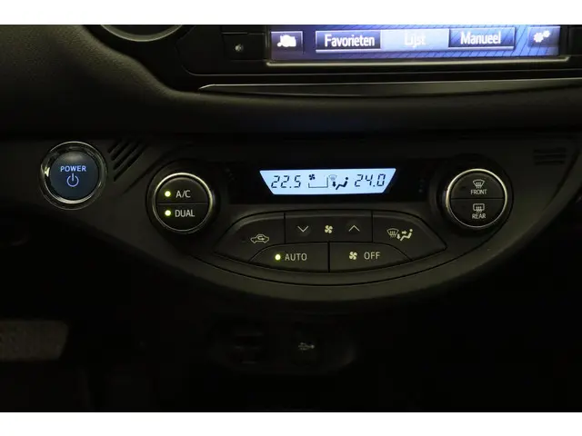 Toyota Yaris 1.5 Hybrid Aspiration 2015 Hybride Benzine 18