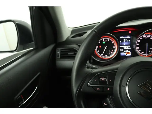 Suzuki Swift 1.2 Select Smart Hybrid 2022 Benzine 19