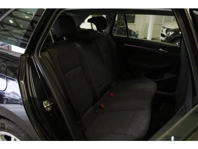 Volkswagen Golf Variant 1.0 TSI Life 2022 Benzine 13