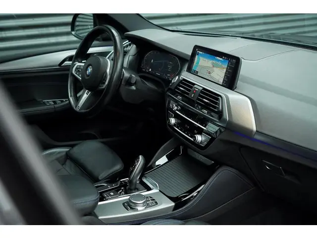 BMW X4 xDrive30i High Executive 2019 Benzine 32