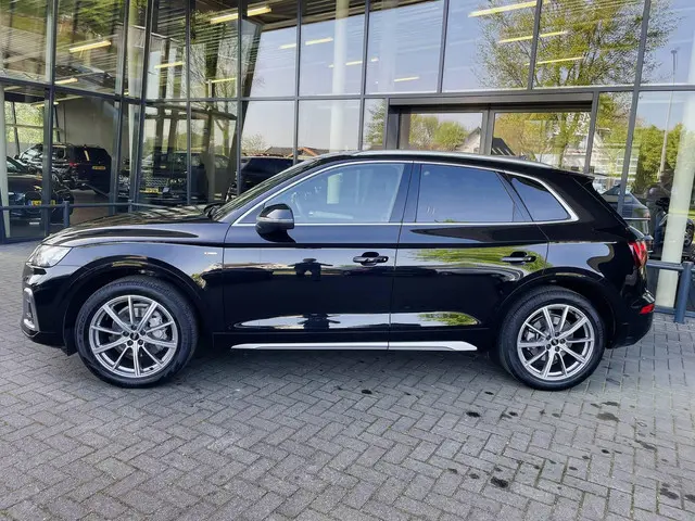 Audi Q5 40 TFSI S edition 2023 Benzine 3