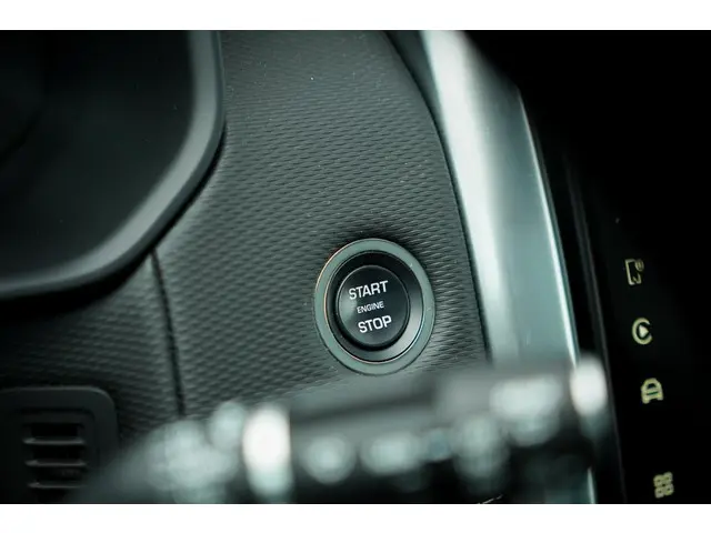 Land Rover Discovery 3.0 D250 R-Dynamic SE 2024 Diesel 51