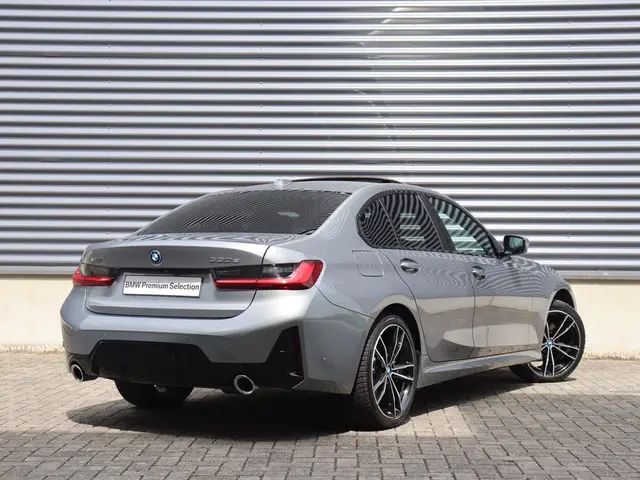 BMW 3 Serie 330e xDrive 2024 Hybride Benzine 2