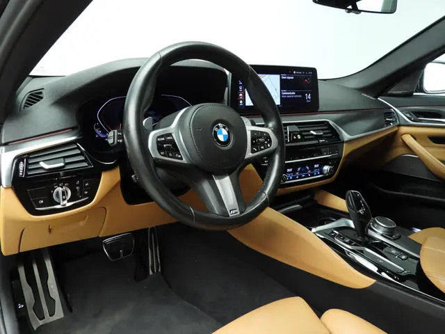 BMW 5 Serie Sedan 540i 2021 Benzine 6
