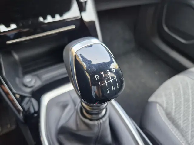 Peugeot 2008 1.2 PureTech Allure 2024 Benzine 18