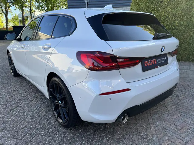 BMW 1 Serie 118i Sport Line 2020 Benzine 32