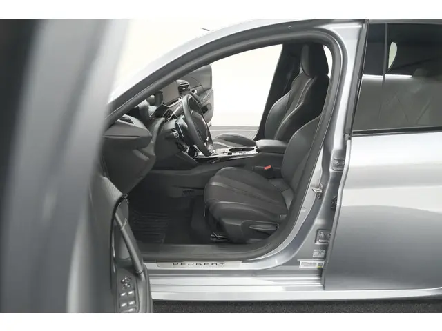 Peugeot 208 Hybrid 136 e-DCS6 GT 2024 Hybride Benzine 28