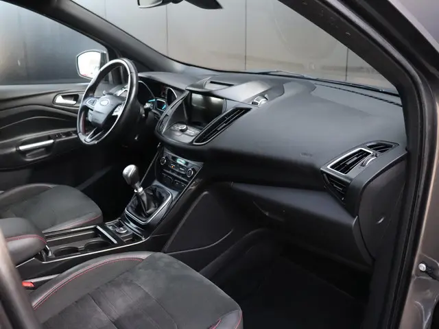 Ford Kuga 1.5 EcoBoost ST Line 2018 Benzine 19