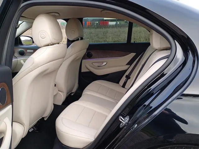 Mercedes-Benz E-Klasse 200 Prestige 2016 Benzine 24