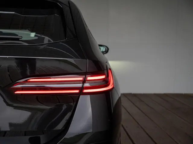 BMW 5 Serie Touring 520i 2025 Benzine 24