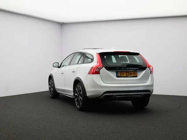 Volvo V60 Cross Country 2.0 T5 Polar+ 2018 Benzine 18