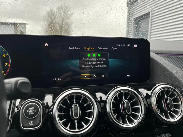 Mercedes-Benz GLA AMG 35 4MATIC 2021 Benzine 17