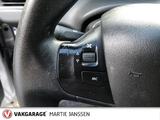 Peugeot 208 1.2 PureTech Blue Lion 2017 Benzine 27