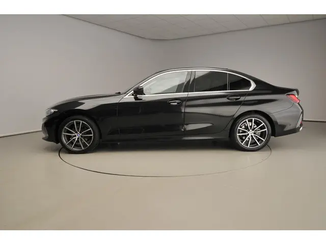 BMW 3 Serie 320i 2023 Benzine 2