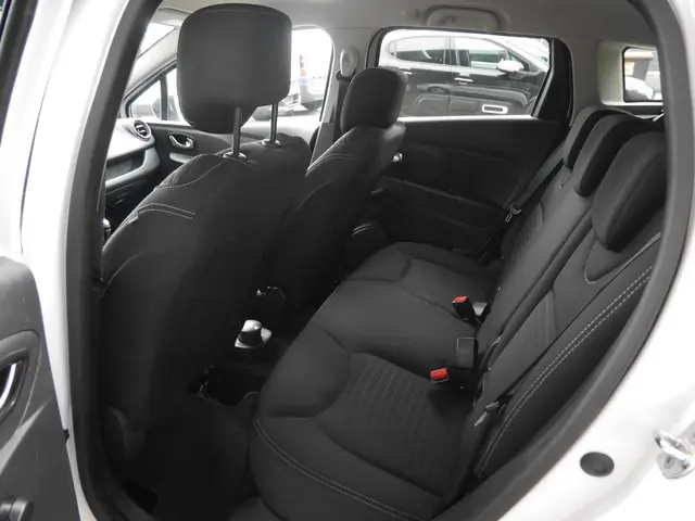 Renault Clio Estate 0.9 TCe Limited 2017 Benzine 8