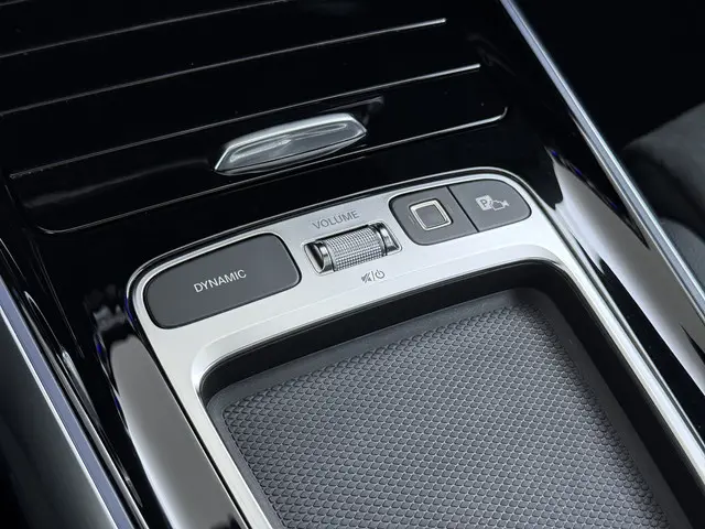 Mercedes-Benz GLA 250 e AMG line 2025 Hybride Benzine 42