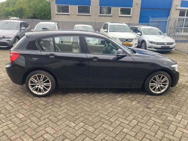 BMW 1 Serie 114i Business+ MOTOR DEFECT!! 2012 Benzine 8