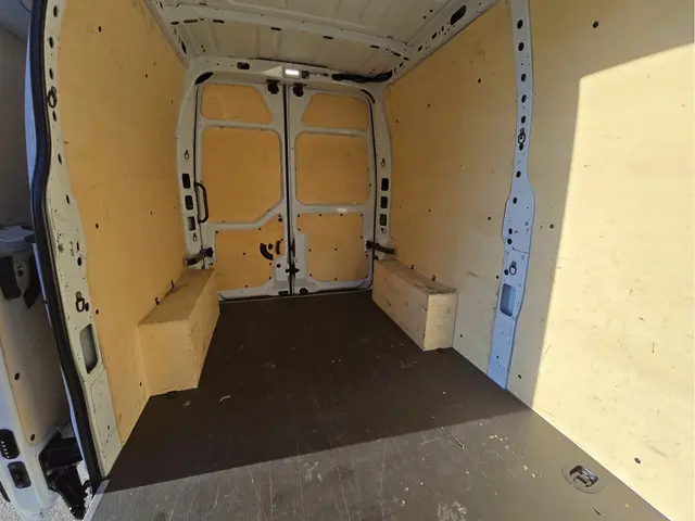 Renault Master T35 2.3 dCi L2 H2 2022 Diesel 23