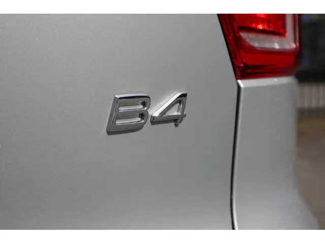 Volvo XC40 2.0 B4 Plus Dark 2025 Benzine 8