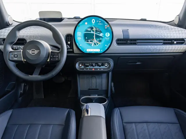 MINI 5-Deurs Cooper C Favoured 2025 Benzine 7