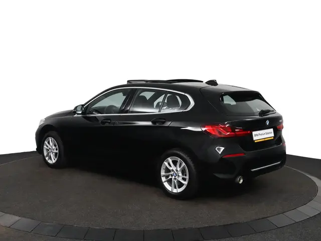 BMW 1 Serie 118i High Executive 2021 Benzine 9