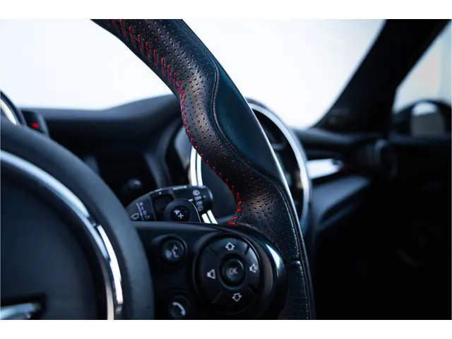 MINI Cooper S Mini Chili Serious Business 2015 Benzine 47