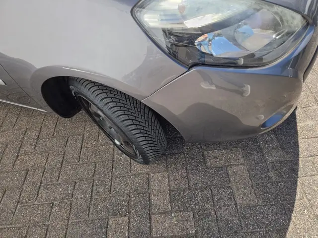 Renault Clio 1.2 Authentique 2012 Benzine 32