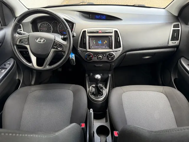 Hyundai i20 1.2i i-86PK Airco|Navigatie|Led!!! 2014 Benzine 13