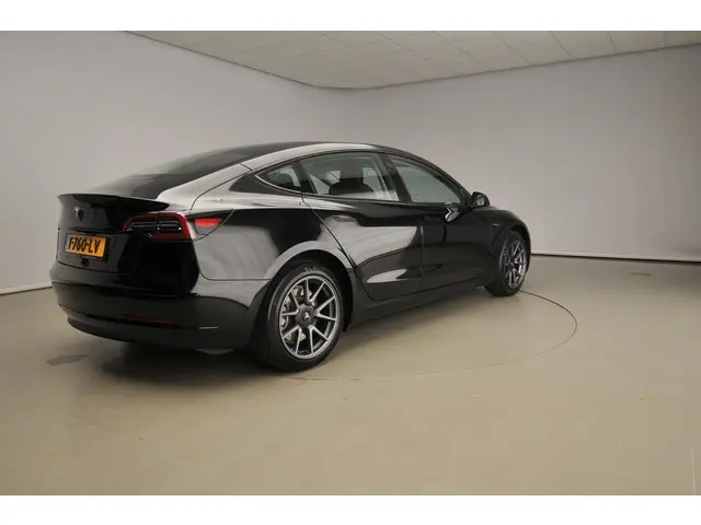 Tesla Model 3 2