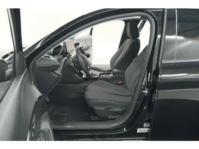Peugeot 208 PureTech 100 Allure 2024 Benzine 26