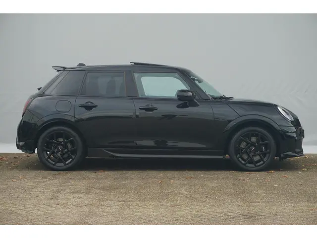 MINI 5-Deurs Cooper 2024 Benzine 5