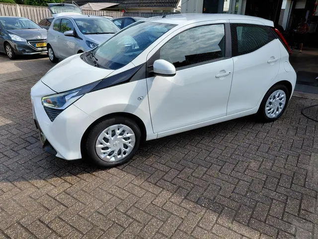 Toyota Aygo 1.0 VVT-i x-play 2021 Benzine 14