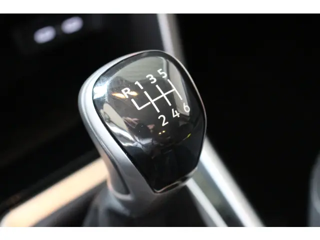 Volkswagen T-Roc 1.0 TSI Life 2025 Benzine 19